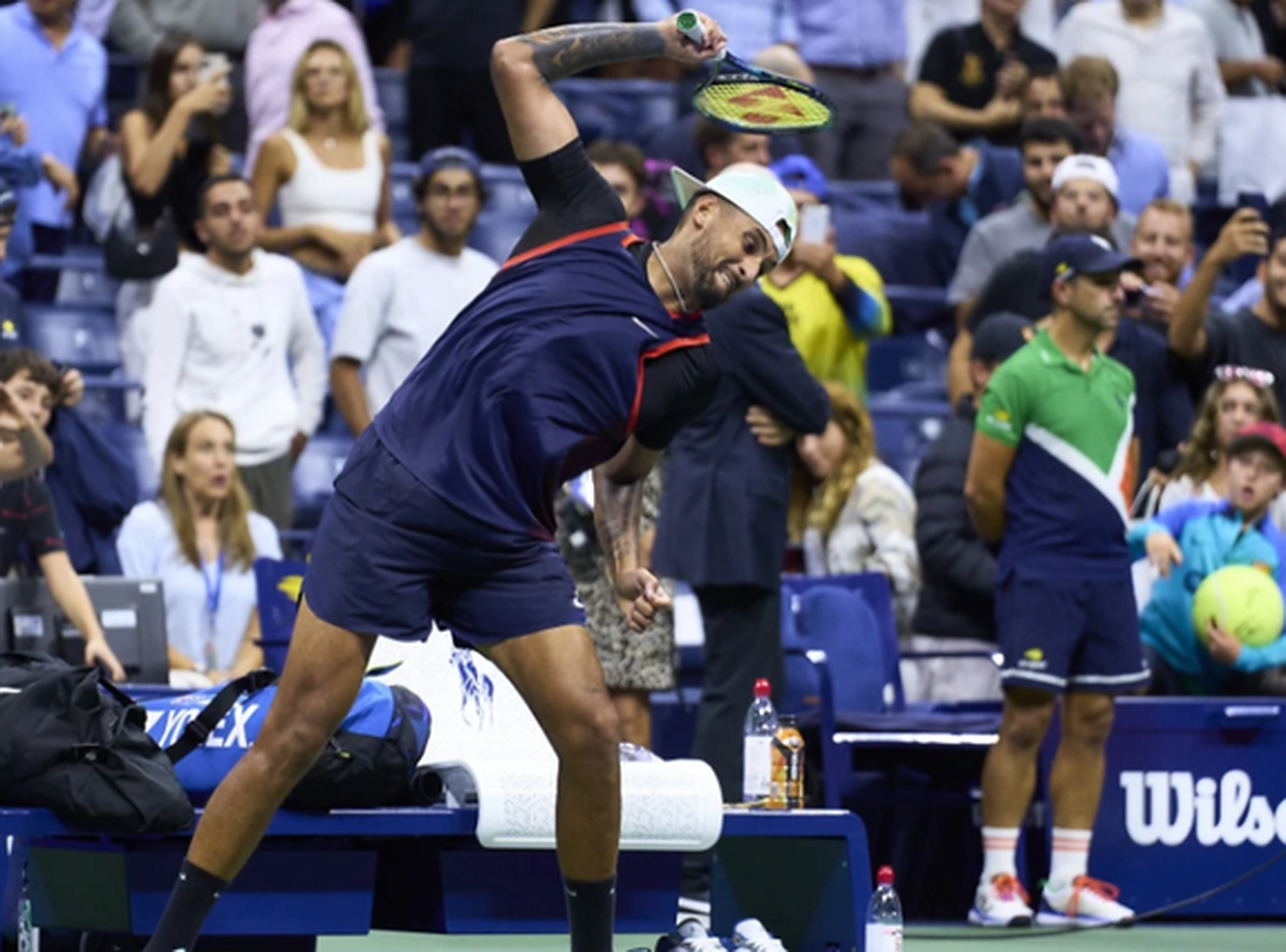 包含美国网球队横扫西班牙网球队，克耶高斯爆发神勇的词条