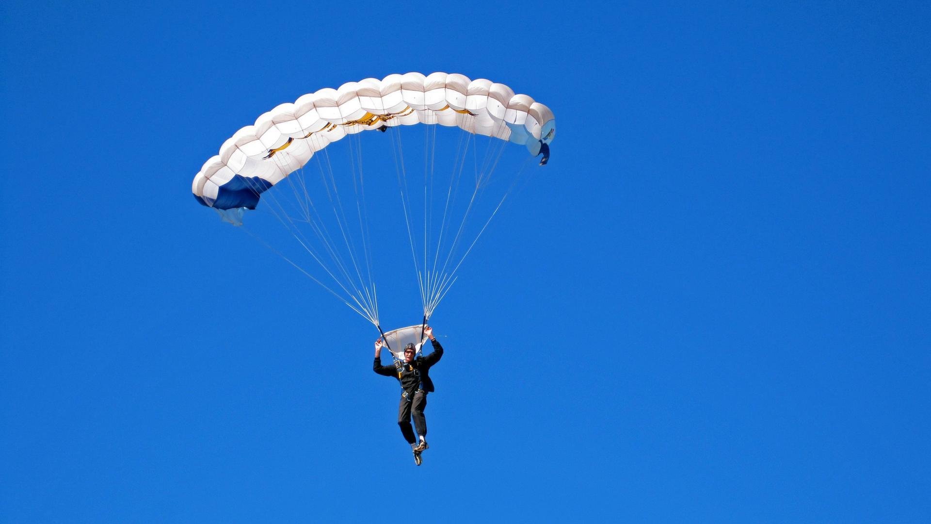 从巴黎到欧洲之巅，迪亚斯欧冠半决赛的统治性表演如何诠释唯一性