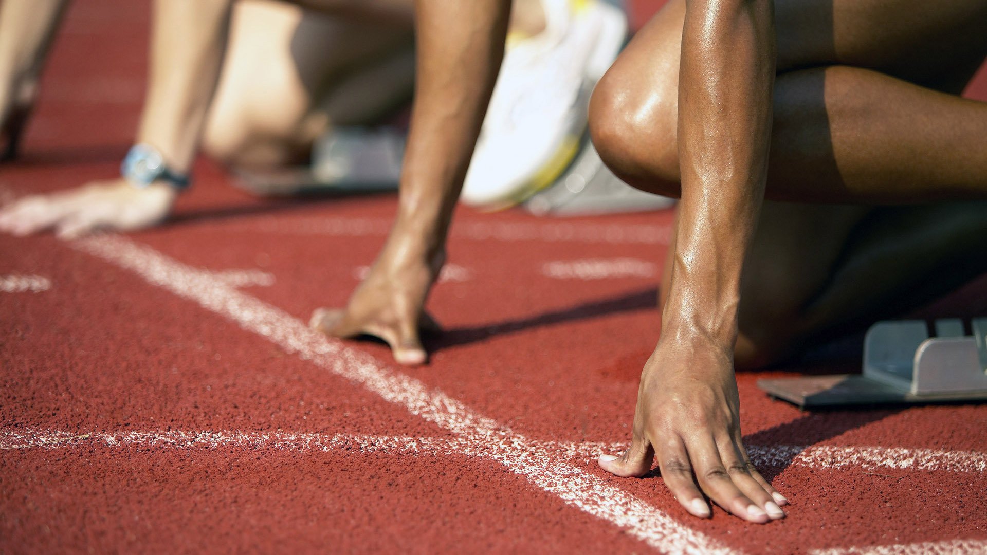 引擎轰鸣与绿茵传奇，当F1新赛季之夜遇见德布劳内的关键进球