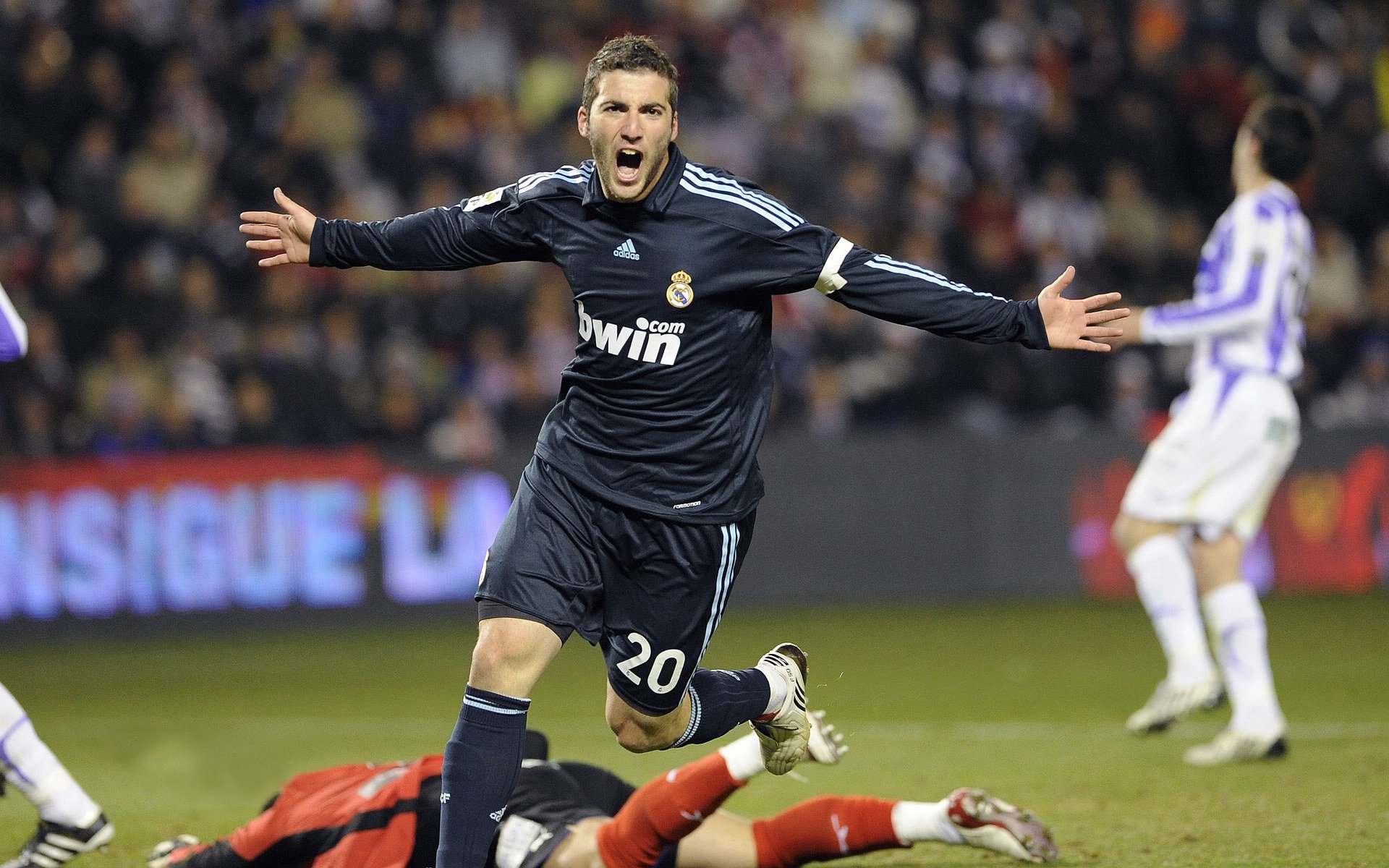 卡塔尔财团入主切尔西，昔日巴萨铁卫皮克状态火热引关注